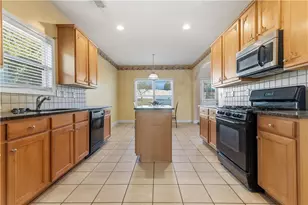 820 Kaitlyn Dr, Loganville, GA 30052 - Photo 7