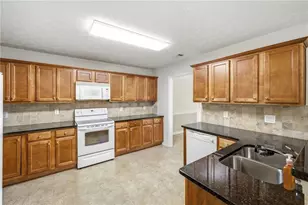 304 Victory Cir, Commerce, GA 30529 - Photo 7
