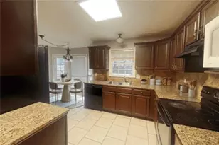 1347 Velvet Creek Way SW, Marietta, GA 30008 - Photo 5