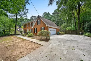 85 Shadow Lake Dr SW, Lilburn, GA 30047 - Photo 3