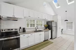980 Brookdale Dr, East Point, GA 30344 - Photo 3