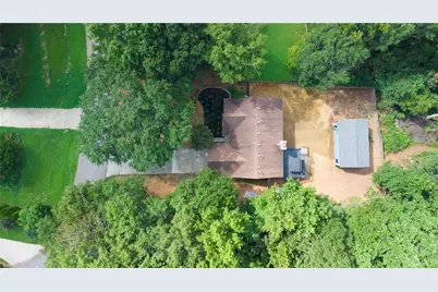 4267 Riviere Pt, Gainesville, GA 30507 - Photo 3