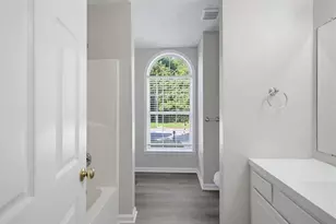 4060 Robin Cir, College Park, GA 30349 - Photo 17