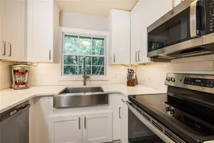 135 Woodmere Square NW, Atlanta, GA 30327 - Photo 17