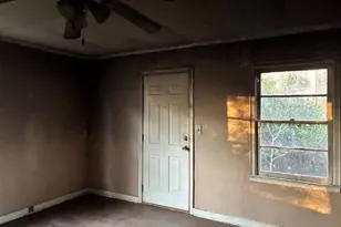 608 E Wall St, Griffin, GA 30223 - Photo 9
