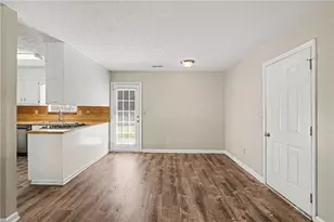 9042 Chestnut Lake Dr, Jonesboro, GA 30236 - Photo 7