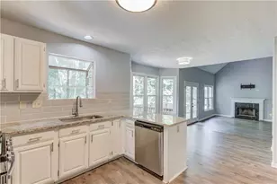 909 Colony Creek Dr, Lawrenceville, GA 30043 - Photo 11