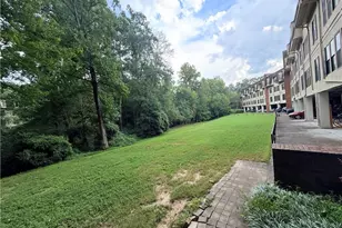24216 Plantation Dr, Atlanta, GA 30324 - Photo 17