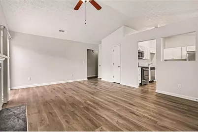2062 W Morgan's Bluff Court, Lithonia, GA 30058 - Photo 5