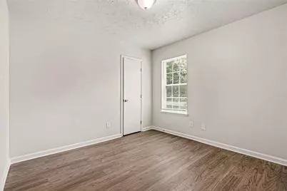 2062 W Morgan's Bluff Court, Lithonia, GA 30058 - Photo 17