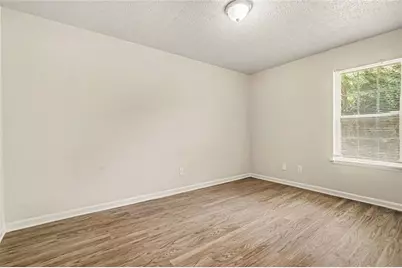 2062 W Morgan's Bluff Court, Lithonia, GA 30058 - Photo 15