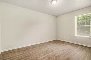 2062 W Morgan's Bluff Ct, Lithonia, GA 30058 - Photo 15