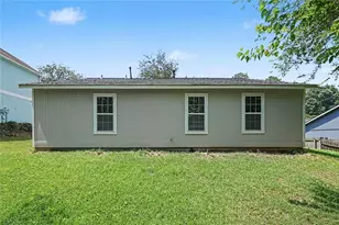 2062 W Morgan's Bluff Ct, Lithonia, GA 30058 - Photo 23