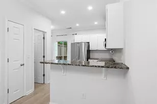 1057 Liberty Pkwy NW, Atlanta, GA 30318 - Photo 9