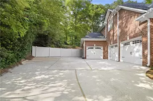 1891 Cedar Cliff Dr SE, Smyrna, GA 30080 - Photo 3