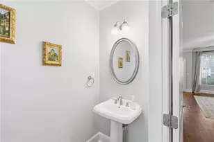 1147 Glenridge Pl NE, Atlanta, GA 30342 - Photo 9