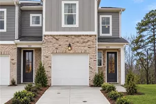 532 Crown Ridge Dr, Emerson, GA 30120 - Photo 1