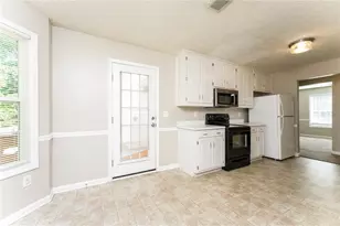 1014 Bay Ridge Dr, Lawrenceville, GA 30045 - Photo 9