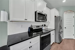 664 Lakehaven Ln, Loganville, GA 30052 - Photo 15