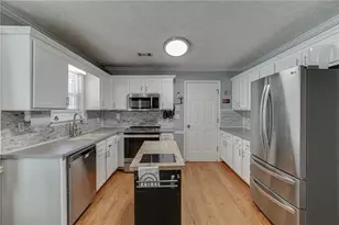 3220 Plantation Run Dr, Loganville, GA 30052 - Photo 5