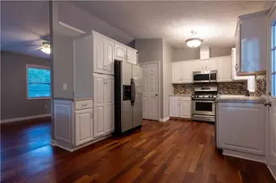 2424 Rhine Ct, Lawrenceville, GA 30043 - Photo 5