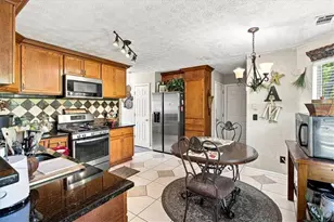 3805 Cumbrian Ln, Lithonia, GA 30038 - Photo 11