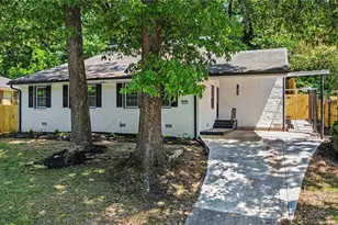 2828 Cloverhurst Dr, East Point, GA 30344 - Photo 1