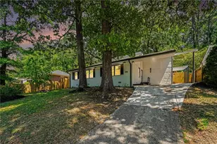 2828 Cloverhurst Dr, East Point, GA 30344 - Photo 3