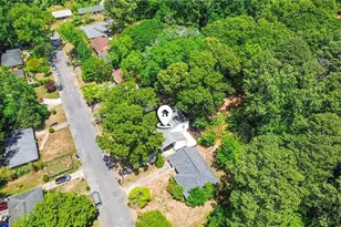 2828 Cloverhurst Dr, East Point, GA 30344 - Photo 33