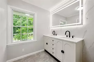 2828 Cloverhurst Dr, East Point, GA 30344 - Photo 15
