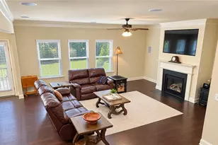 5910 Crescent Landing Dr, Cumming, GA 30028 - Photo 9