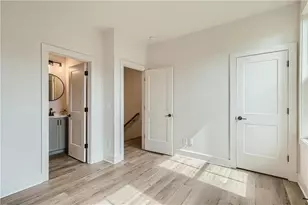 180 Chestnut Cir, Atlanta, GA 30342 - Photo 9