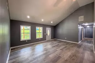 201 Deerfield Ln, Carrollton, GA 30116 - Photo 9