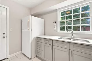 1576 Wellswood Dr SE, Atlanta, GA 30315 - Photo 9