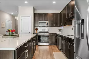 2893 Royal Heights Dr, Atlanta, GA 30318 - Photo 7