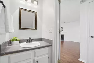 2906 Queen Anne Ct, Sandy Springs, GA 30350 - Photo 13