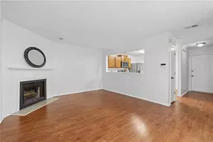 2906 Queen Anne Ct, Sandy Springs, GA 30350 - Photo 7