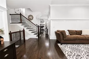 1085 Charles Towne Square, Sandy Springs, GA 30328 - Photo 7