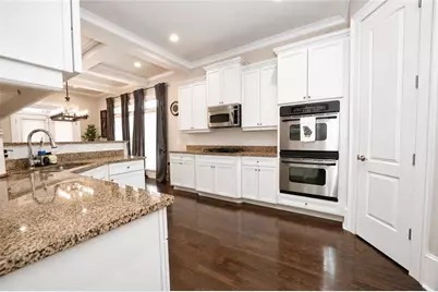 1085 Charles Towne Square, Sandy Springs, GA 30328 - Photo 9