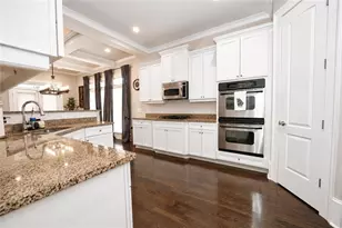 1085 Charles Towne Square, Sandy Springs, GA 30328 - Photo 9