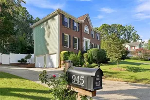 945 Meadowsong Cir, Lawrenceville, GA 30043 - Photo 3