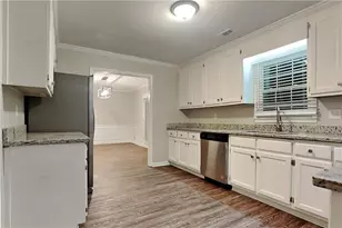 2245 Huntington Dr, Loganville, GA 30052 - Photo 5