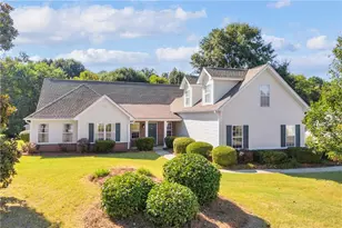 123 Berry Hill Ln, Hoschton, GA 30548 - Photo 1