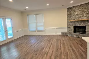 709 Oak Moss Dr, Lawrenceville, GA 30043 - Photo 11