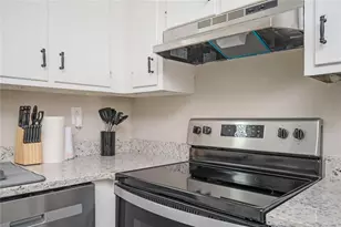1130 Mannbrook Dr, Stone Mountain, GA 30083 - Photo 3