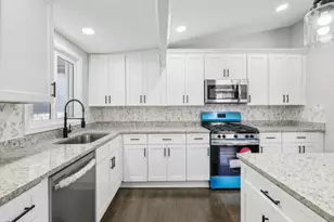 2592 Baker Rd, Atlanta, GA 30318 - Photo 9