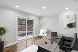 2592 Baker Rd, Atlanta, GA 30318 - Photo 17
