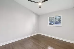 2592 Baker Rd, Atlanta, GA 30318 - Photo 13