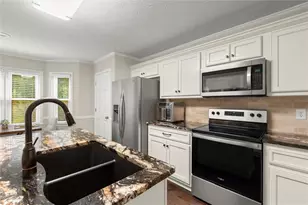 4895 Farm Valley Dr NE, Woodstock, GA 30188 - Photo 9