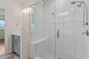 2076 Holtz Ln, Atlanta, GA 30318 - Photo 37